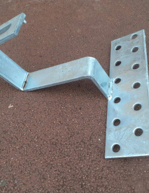 Horganyzott tetőkampó